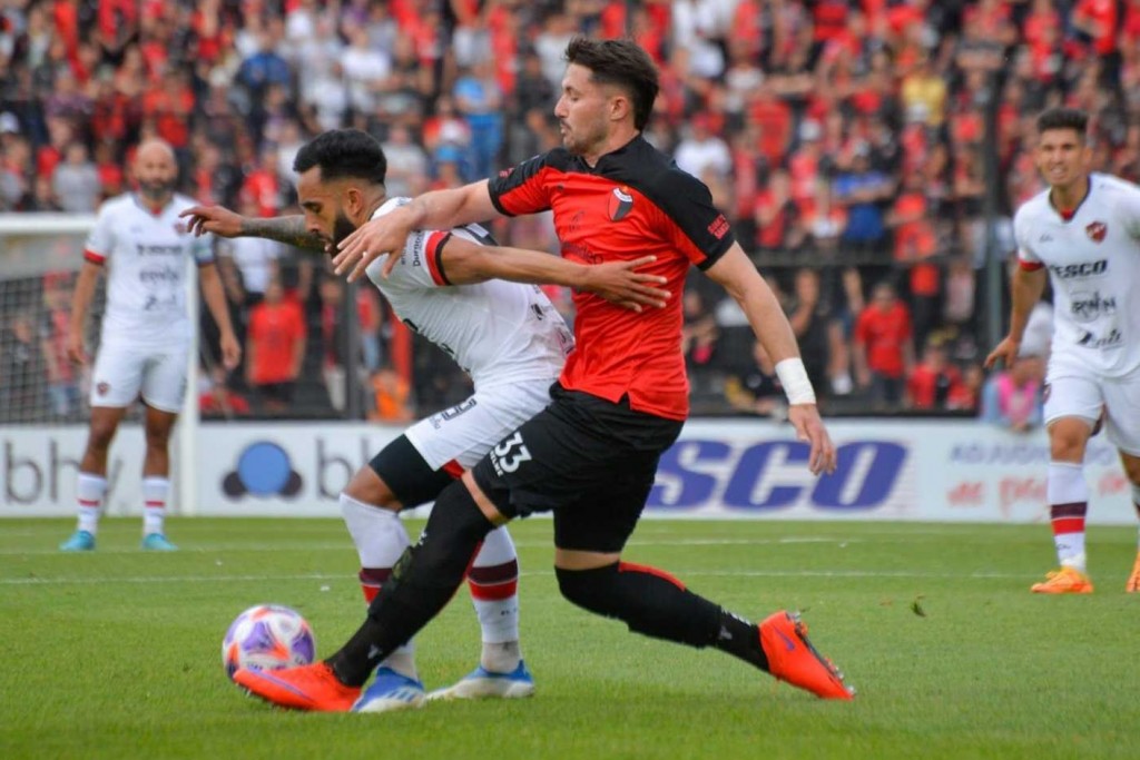 Colón venció a Patronato y lo dejó al borde del descenso