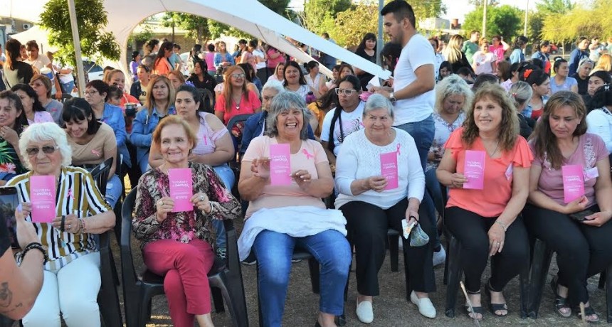 Tomatelo a pecho: Resistencia inauguró el mes rosa en el centro comunitario 244 viviendas